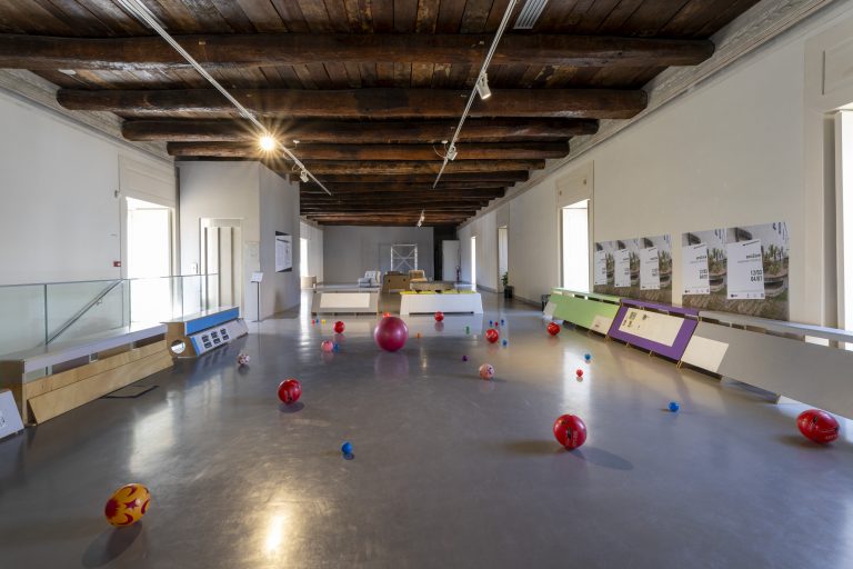 Manfred Pernice “emoZone” na Fondazione Morra Greco, Nápoles