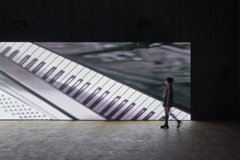Ryuichi Sakamoto “vendo o som, ouvindo o tempo” no M+, Hong Kong
